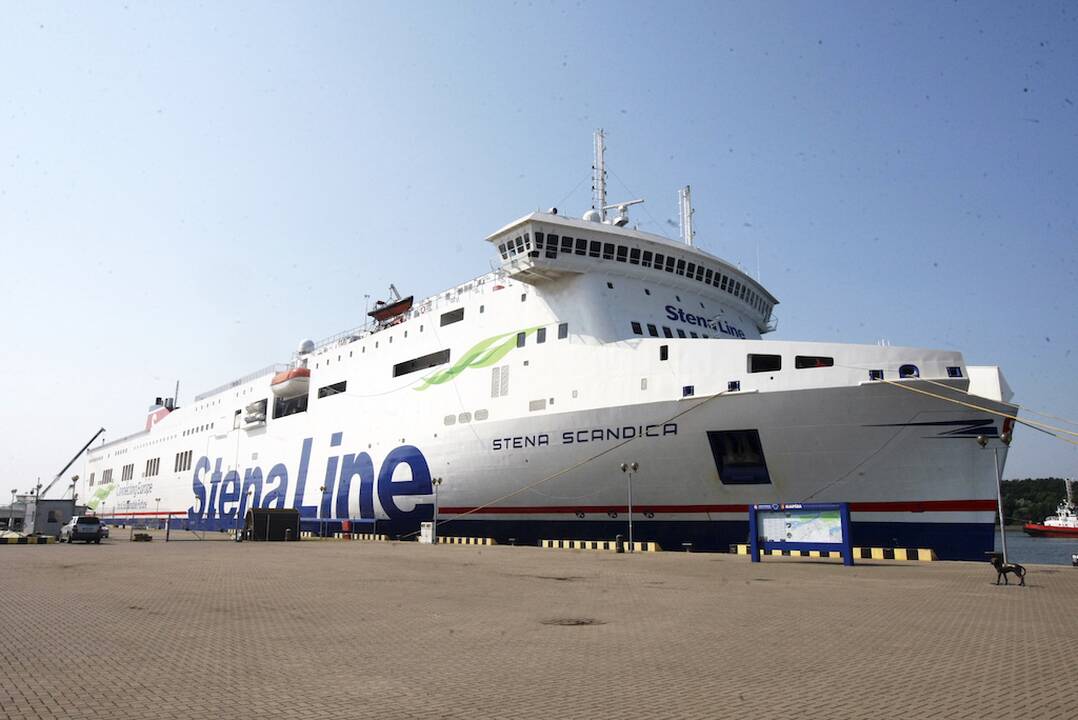 Įspūdis: klaipėdiečiai traukia į Kruizinių laivų terminalą žvalgytis įspūdingo kelto. Tačiau šis laivas nėra kruizinis laineris, jis atplaukė remontui.