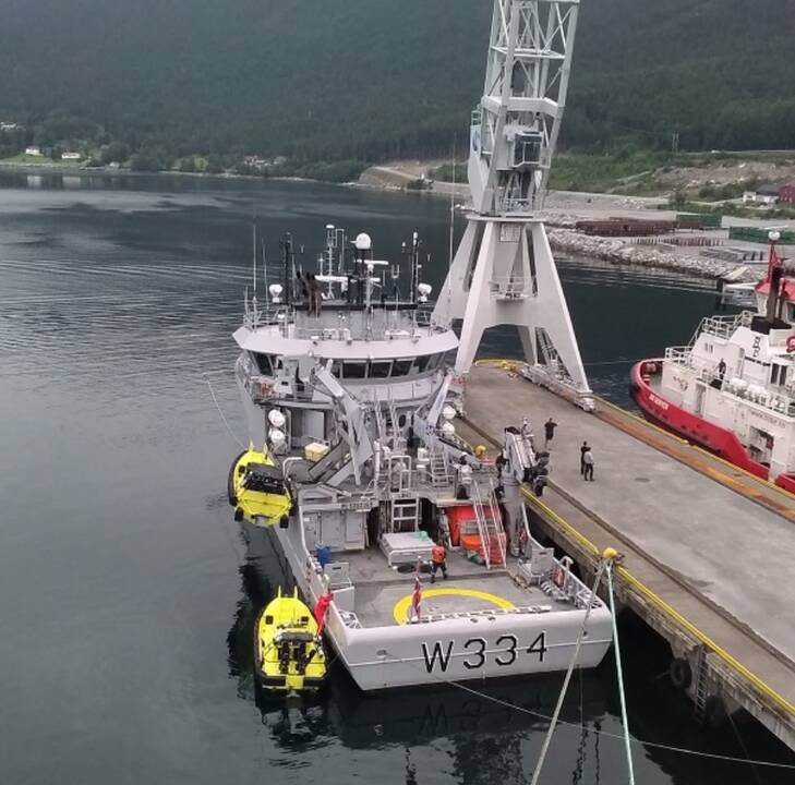 Tikrintojai: Norvegijos pakrančių apsaugos laivas turi specialią įrangą, skirtą narams, kurie apžiūri laivo dugną.