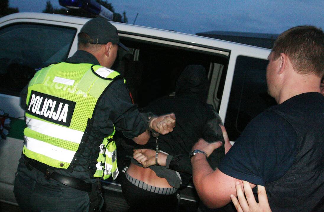 Pajėgos: policininkai greitai sutramdė smarkuolį.