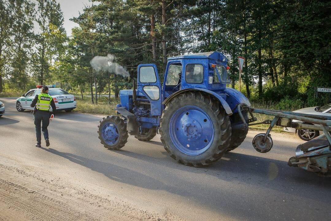 Sankcijos: policija primena, kad kelio dangos užteršimas užtraukia baudą nuo 300 iki 560 eurų.
