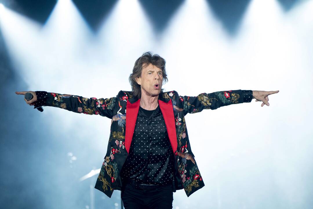 2012 — po šešerių metų pertraukos pasirodė nauja grupės „Rolling Stones“ daina „Doom and Gloom“.