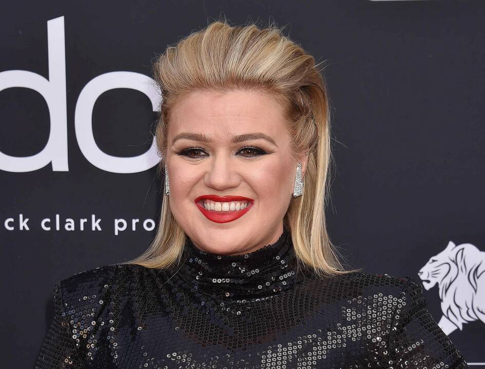 1982 — gimė amerikiečių pop roko dainininkė, aktorė, Grammy apdovanojimų laimėtoja Kelly Clarkson (Keli Klarkson).