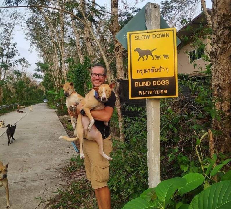 Tikslas: klaipėdiečiai R.Skridailaitė ir M.Pralgauskas Tailando Koh Kood saloje ėmėsi svarbios misijos – gelbėti, gydyti ir globoti benamius šuniukus, kurie vietiniams visai nerūpi.