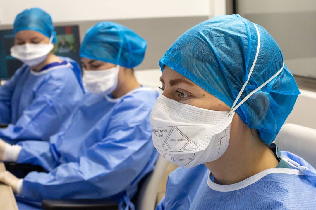 Išskirtiniai vaizdai iš Santaros klinikų: kaip gydomi COVID-19 ligoniai?