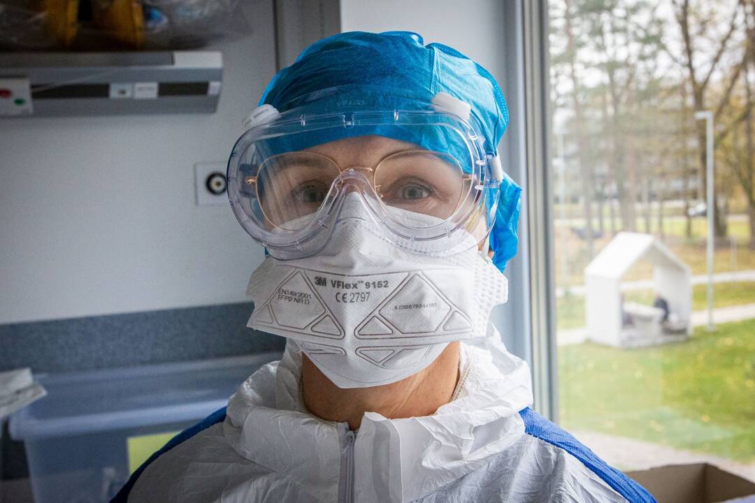 Išskirtiniai vaizdai iš Santaros klinikų: kaip gydomi COVID-19 ligoniai?