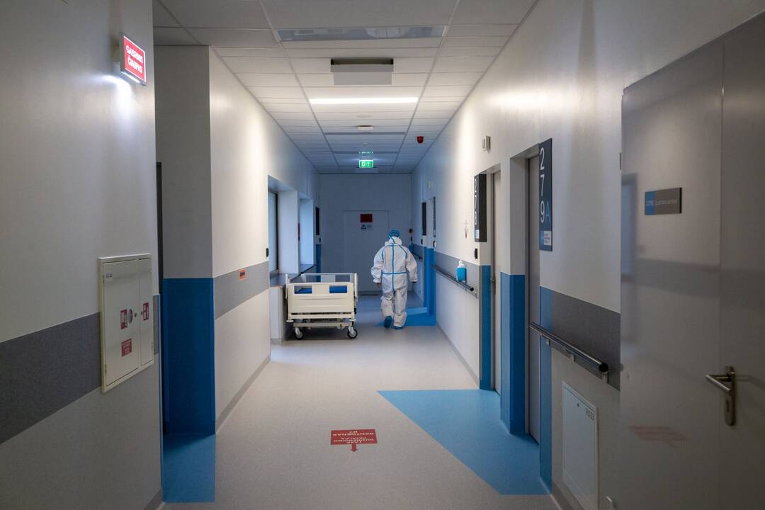 Išskirtiniai vaizdai iš Santaros klinikų: kaip gydomi COVID-19 ligoniai?