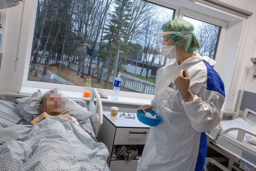 Išskirtiniai vaizdai iš Santaros klinikų: kaip gydomi COVID-19 ligoniai?