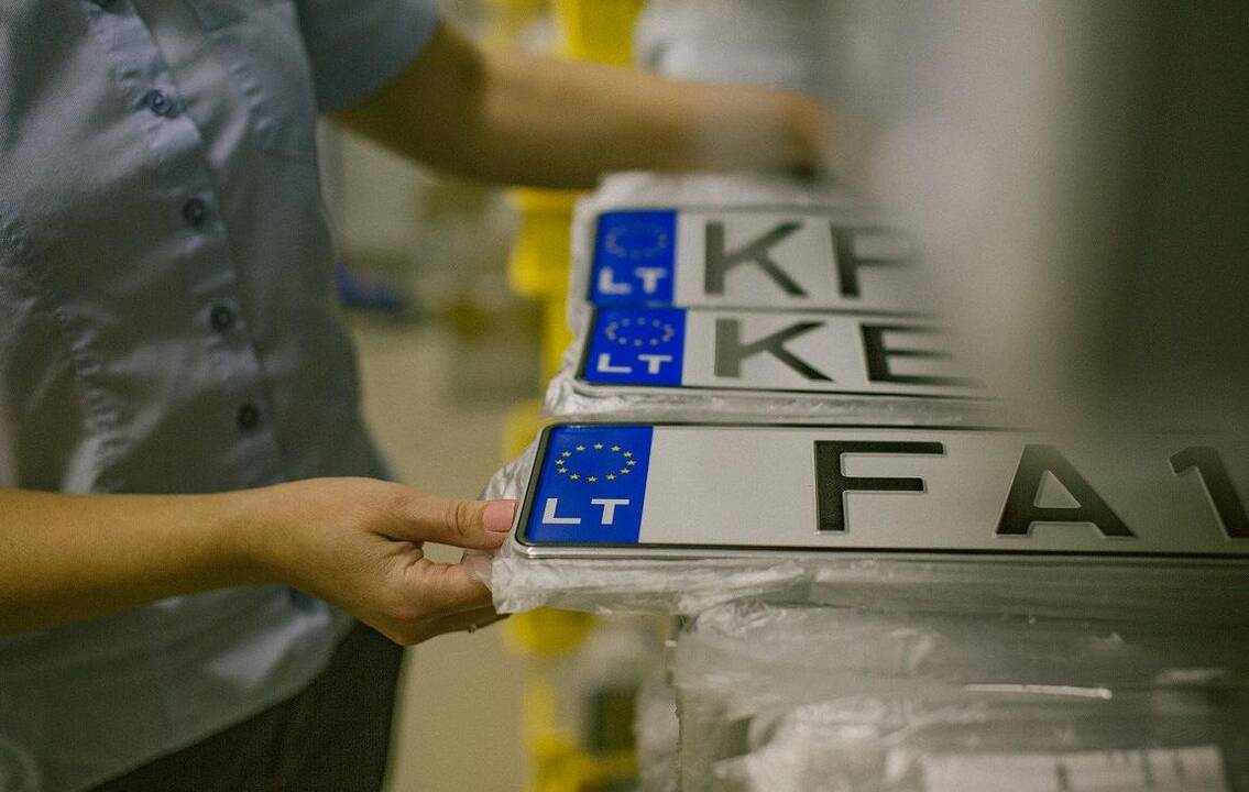 „Regitra“ paskelbė naujus numerio ženklų derinius: ragina užsisakyti internetu