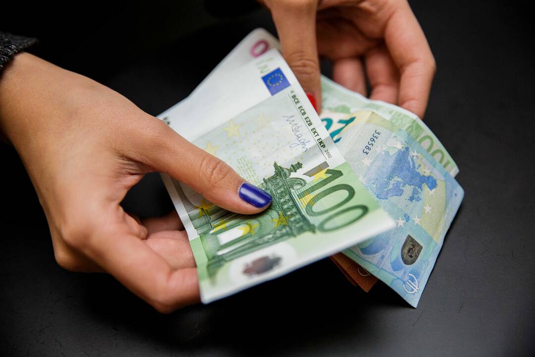 Vyriausybė siūlo išmokas karo pabėgėliams ir aukštos kvalifikacijos darbuotojams
