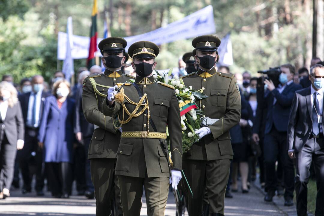 Genocido aukų pagerbimas Panerių memoriale