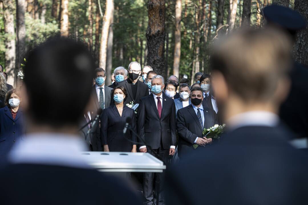 Genocido aukų pagerbimas Panerių memoriale