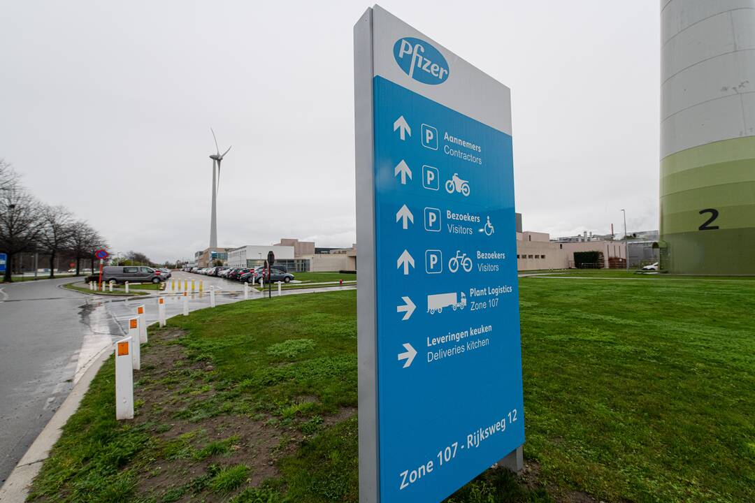 Vyriausybė Europos Komisijos siūlymu nutarė pirkti papildomą kiekį bendrovių „BioNTech“ ir „Pfizer“ sukurtos COVID-19 vakcinos. Lietuvai tenka 616 tūkst. papildomų vakcinos dozių.
