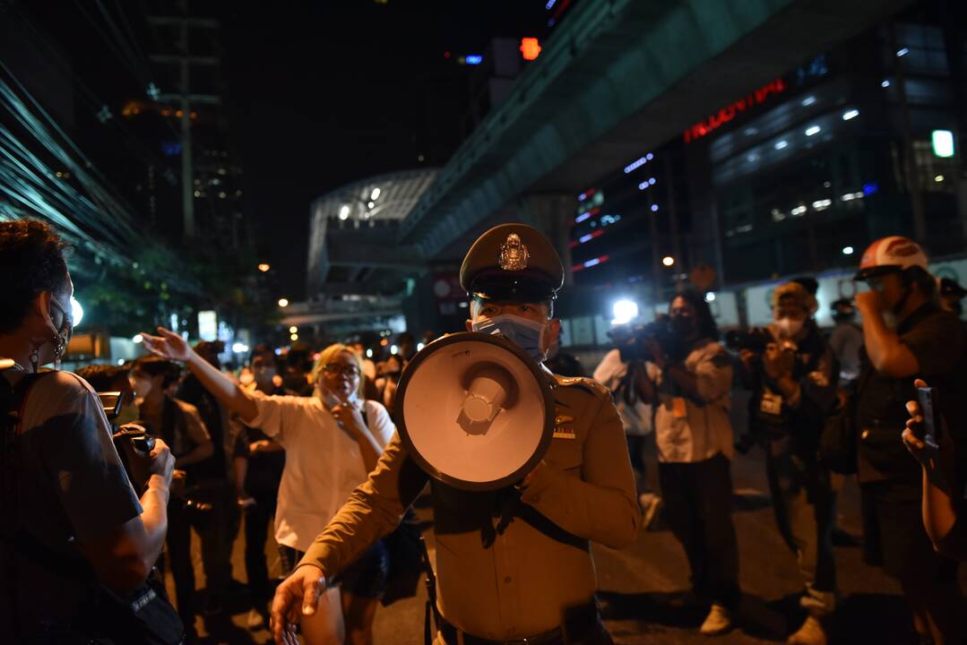 Mianmare stiprėjant protestams prieš perversmininkus šalyje išjungtas interneto ryšys