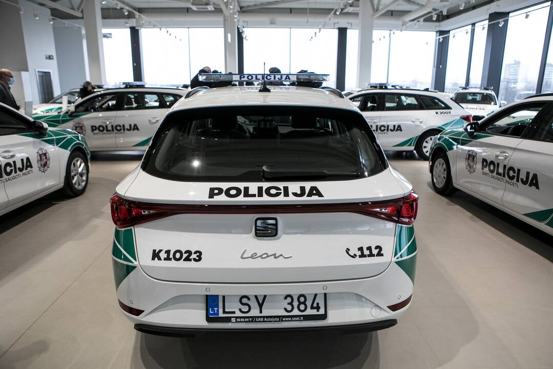 Naujų policijos automobilių pristatymas