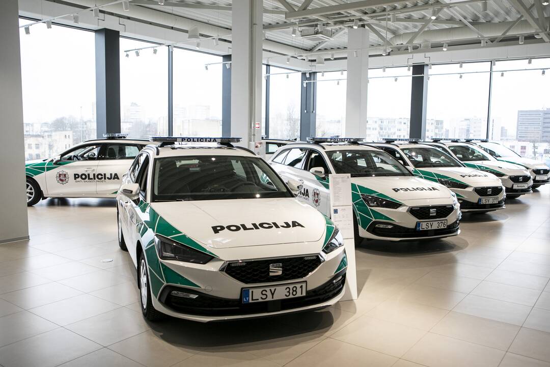 Naujų policijos automobilių pristatymas