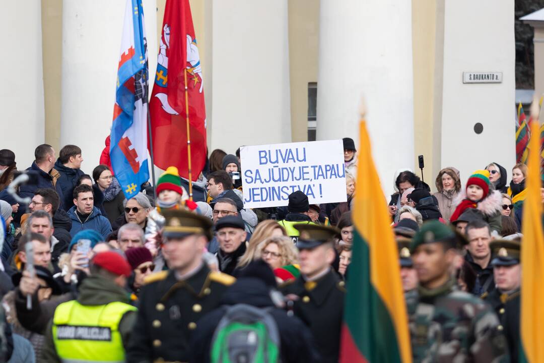 S. Daukanto aikštėje – Baltijos valstybių vėliavų pakėlimo ceremonija