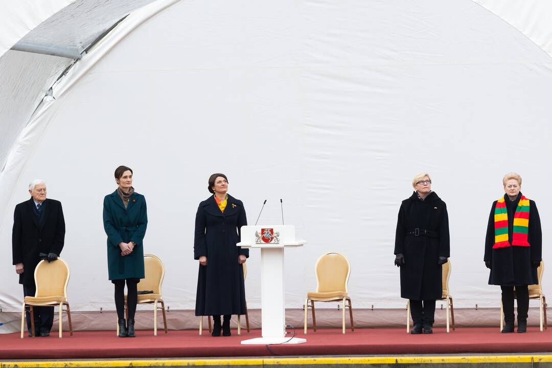 S. Daukanto aikštėje – Baltijos valstybių vėliavų pakėlimo ceremonija