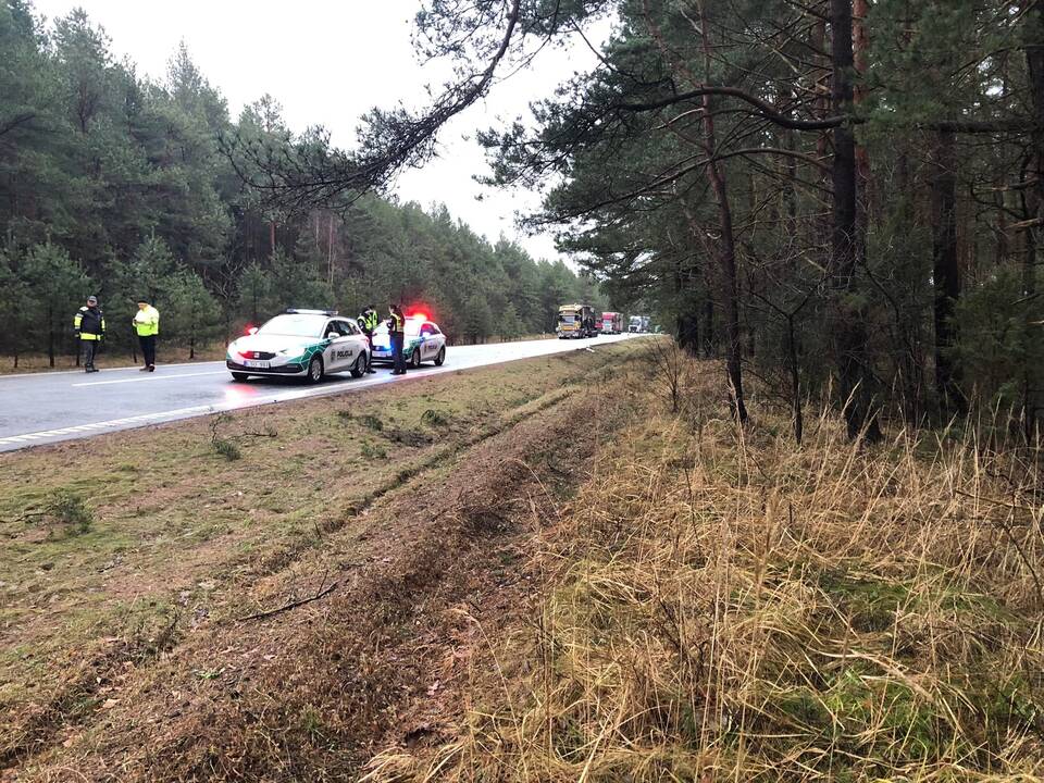 Smūgis: pasienyje latvio ir turko vairuotų sunkvežimių avarija patampė nervus Šventosios ir Būtingės gyventojams – teko stoviniuoti spūstyse.