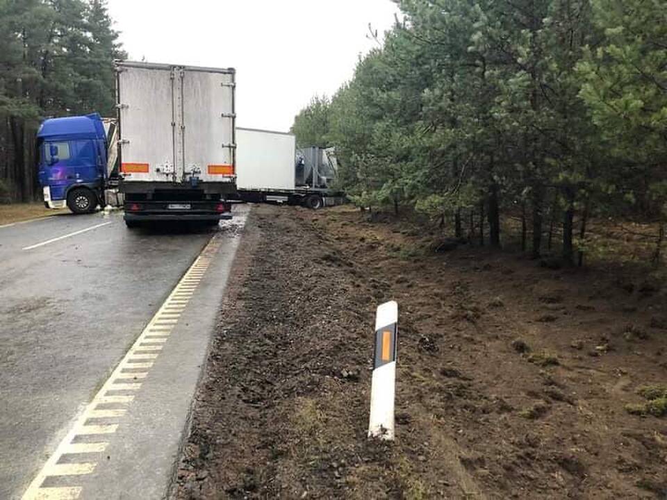 Smūgis: pasienyje latvio ir turko vairuotų sunkvežimių avarija patampė nervus Šventosios ir Būtingės gyventojams – teko stoviniuoti spūstyse.