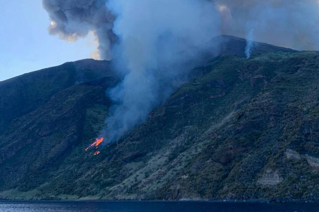 Italijos saloje išsiveržė ugnikalnis: žuvo vienas žmogus
