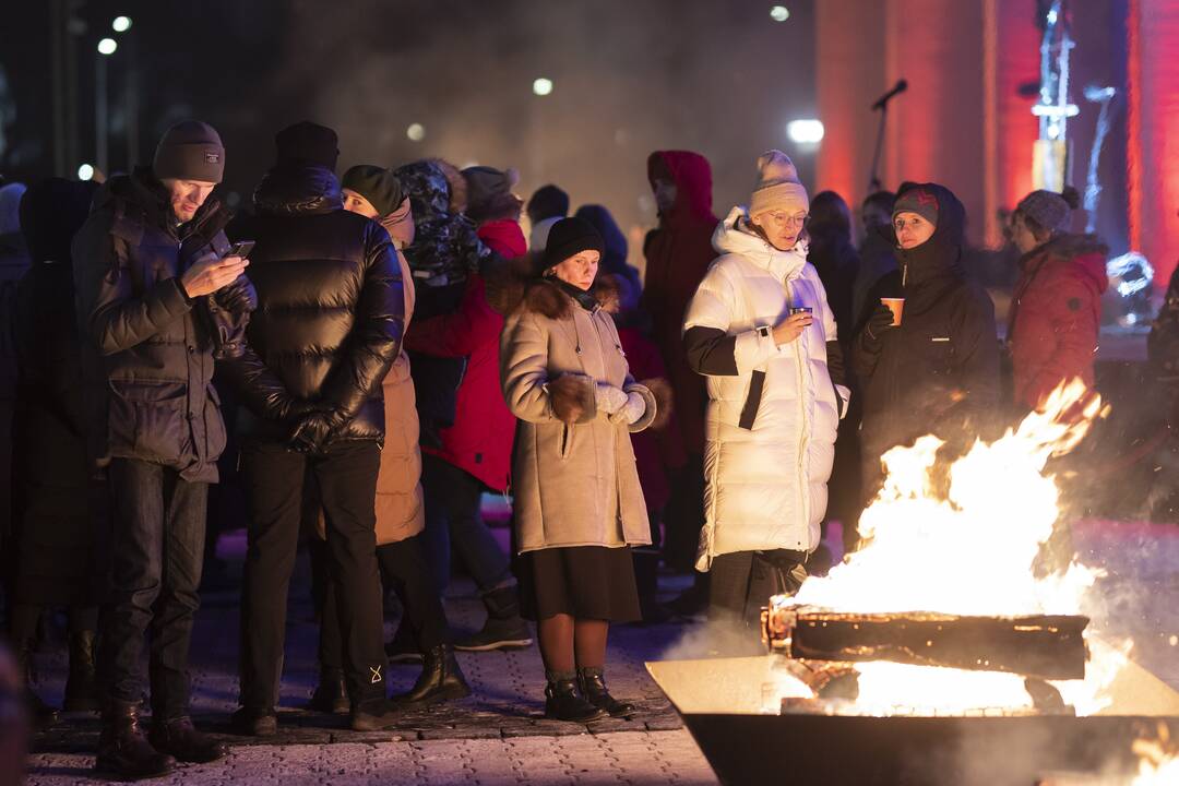 Atminimo laužų uždegimas Nepriklausomybės aikštėje