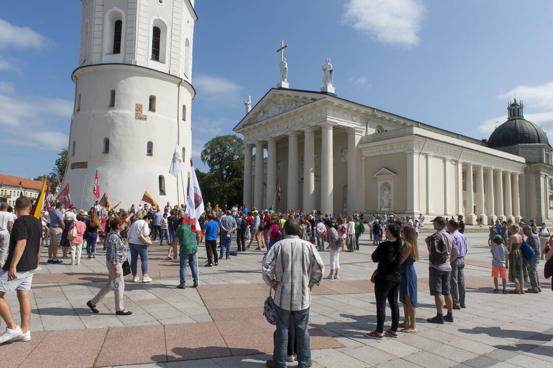 Protestas prieš privalomą testavimą ir skiepus