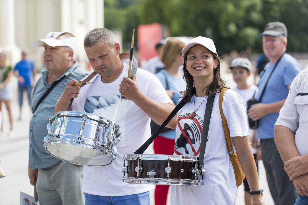 Protestas prieš privalomą testavimą ir skiepus