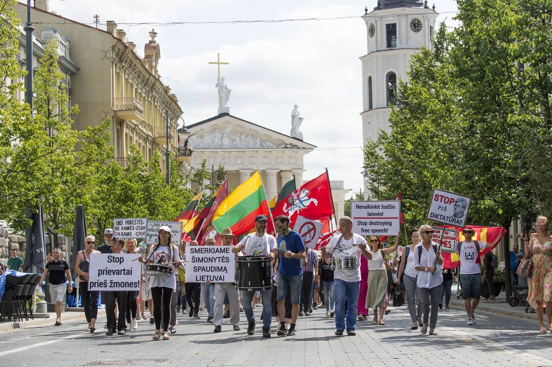 Protestas prieš privalomą testavimą ir skiepus