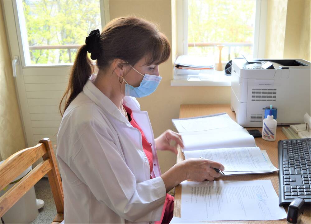 Kiekvienas naujagimis sulaukia Neonatologijos skyriaus vedėjos Daiva Viršutienės D.Viršutienės ir jos komandos dėmesio.