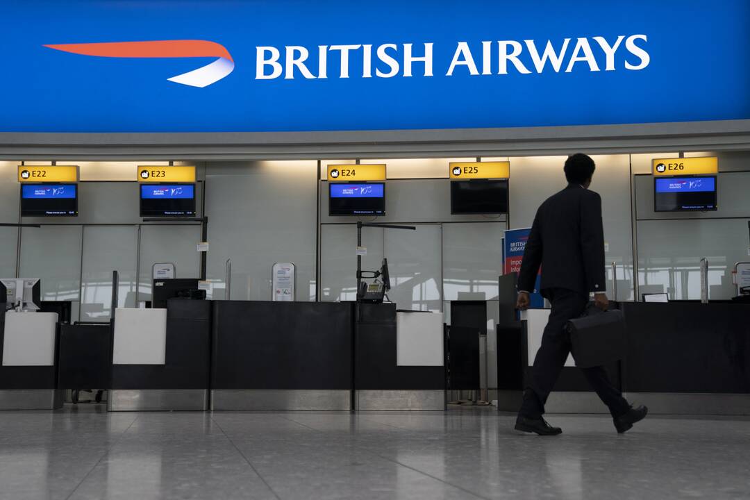 Dėl darbo iš namų „British Airways“ svarsto parduoti savo būstinės pastatą