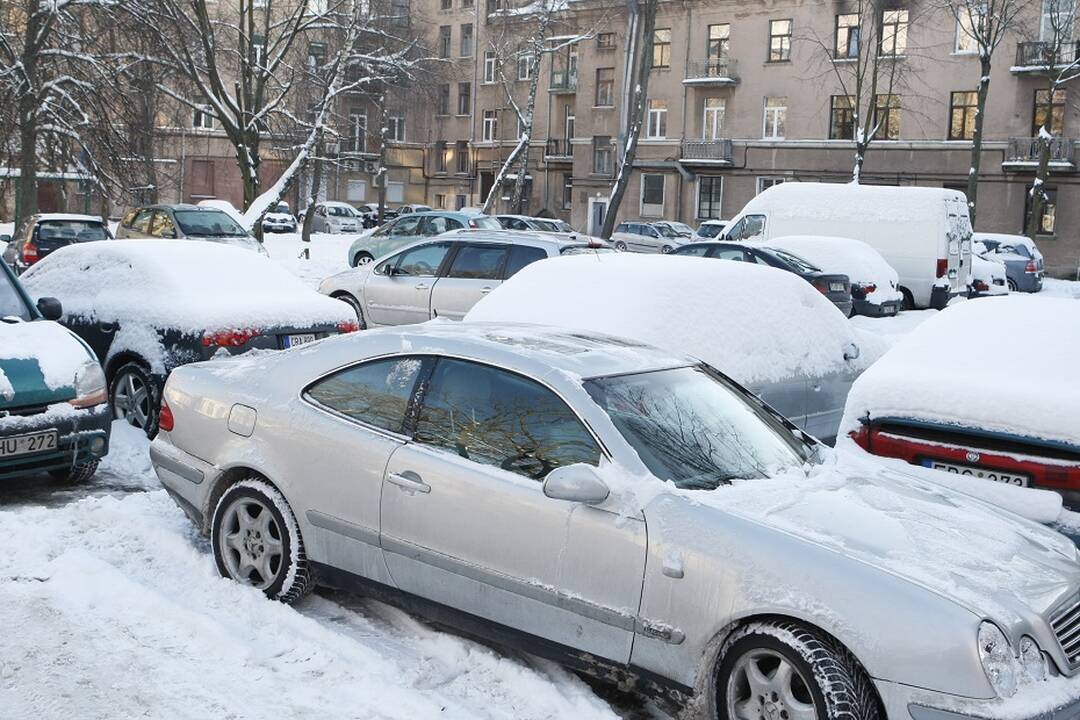 Pasiūlymas: klaipėdiečių manymu, automobilių stovėjimo aikštelių stygių daugiabučių kiemuose nesunkiai išspręstų daugiaaukščiai požeminiai arba antžeminiai garažai.