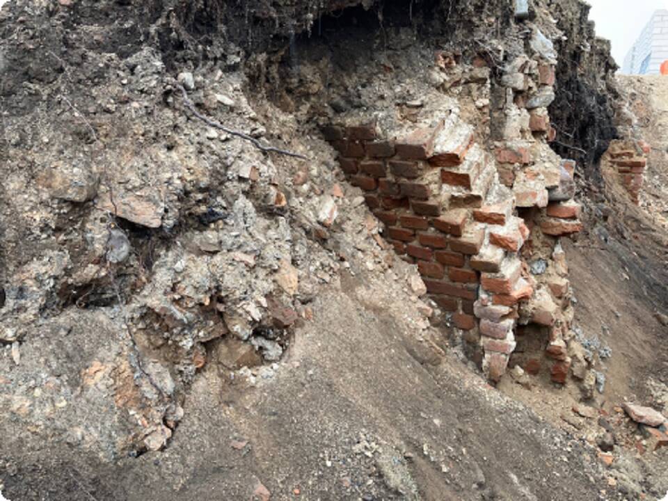 Kaune aptikus seno mūro fragmentų sustabdytos statybos