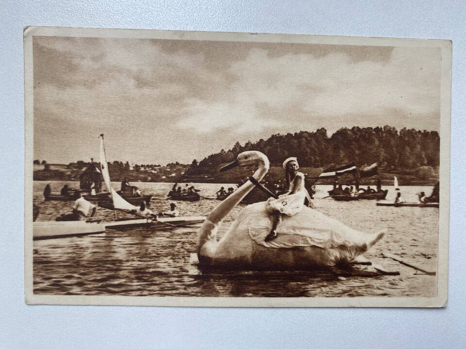 Vaizdas: įsigijęs seną atviruką su Zarasų kraštu, R.Keršys stengiasi identifikuoti jame užfiksuotas vietas, jas nufotografuoja.