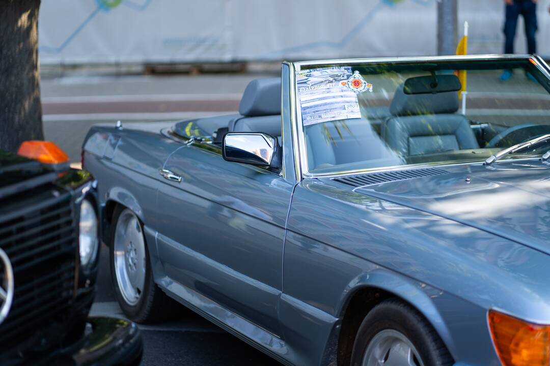 Senovinių automobilių paroda Atgimimo aikštėje