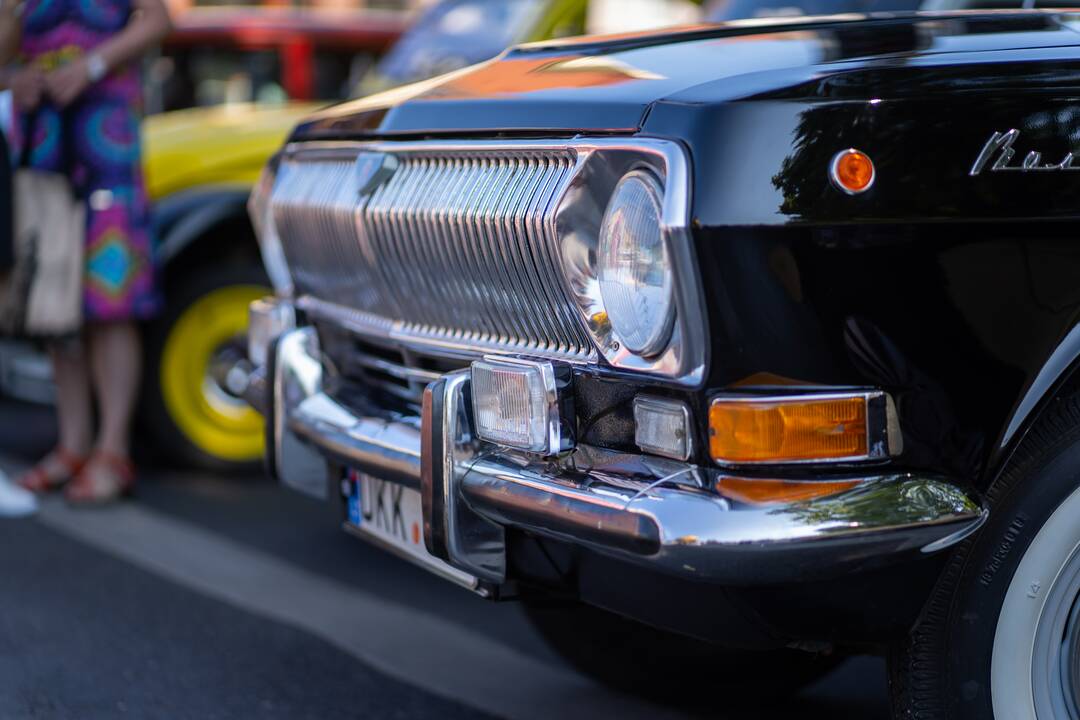 Senovinių automobilių paroda Atgimimo aikštėje