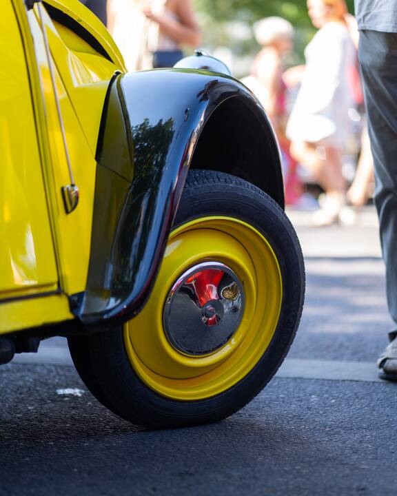 Senovinių automobilių paroda Atgimimo aikštėje