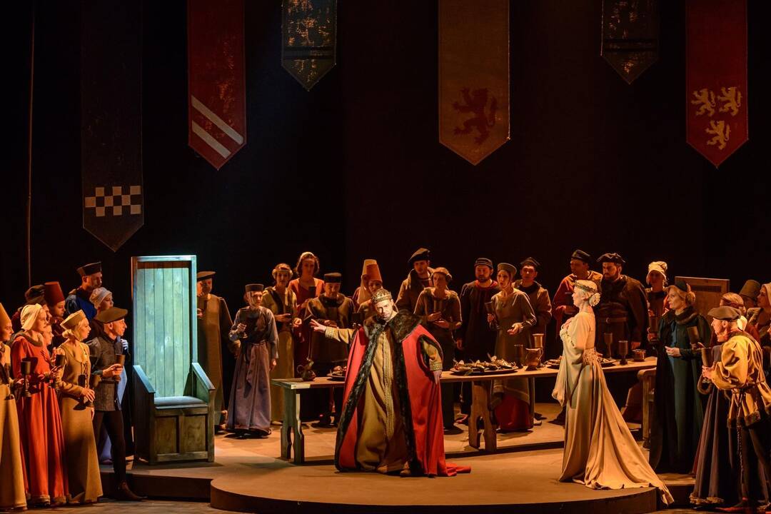 Darna: anot žinomos rusų teatrologės, tarpusavyje glaudžiai susiję visi veiksmo elementai ir dalyviai leidžia pajusti vientisą vaizdą.