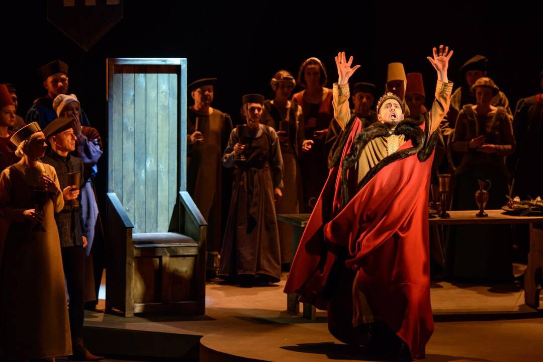 Darna: anot žinomos rusų teatrologės, tarpusavyje glaudžiai susiję visi veiksmo elementai ir dalyviai leidžia pajusti vientisą vaizdą.