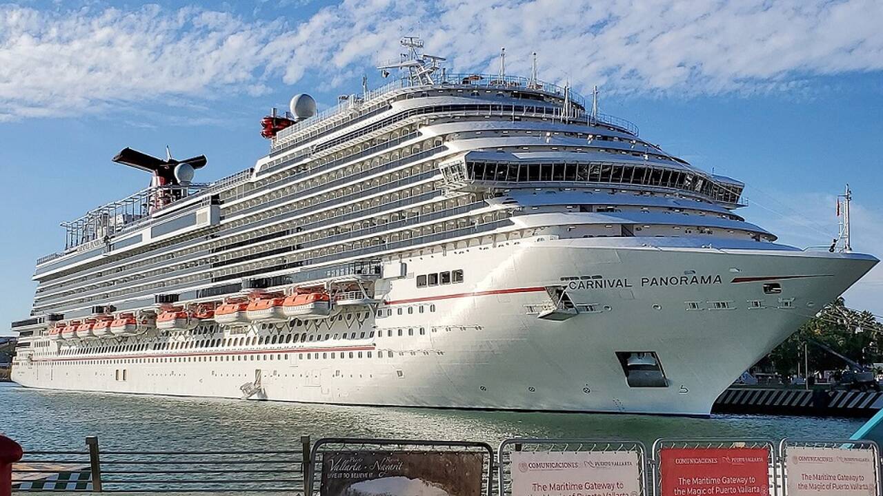 Nepasisekė: laive "Carnival Panorama" – 69 įgulos nariai, užsikrėtę virusu.