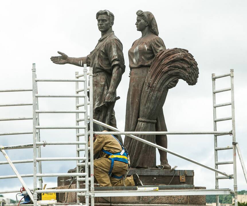 Vilnius nukeltas Žaliojo tilto skulptūras perduoda Lietuvos nacionaliniam muziejui