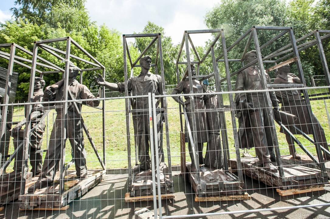 Vilnius nukeltas Žaliojo tilto skulptūras perduoda Lietuvos nacionaliniam muziejui