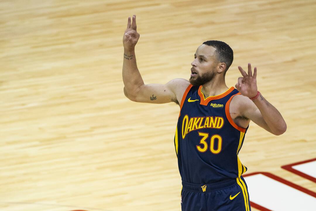 „Warriors“ taikliais tritaškiais labdarai surinko beveik pusę milijono JAV dolerių