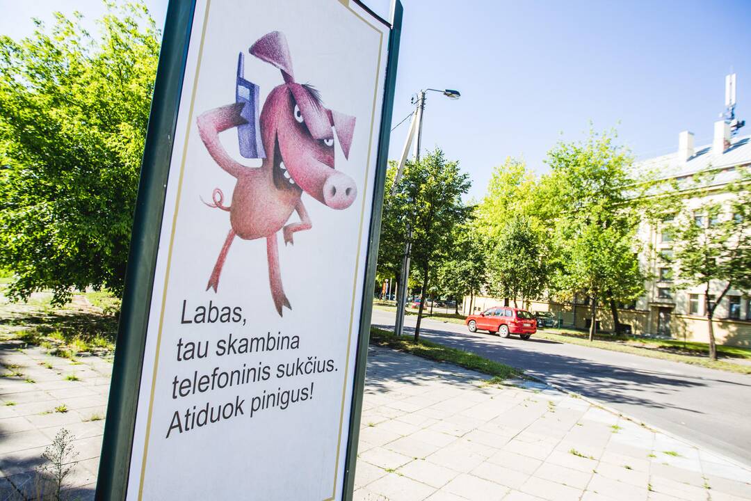 Senolis policininku apsimetusiam sukčiui atidavė 12 tūkst. eurų