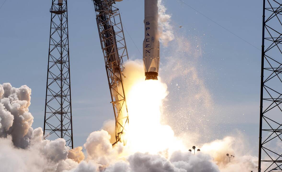 „SpaceX“ sėkmingai išsiuntė krovinį į TKS