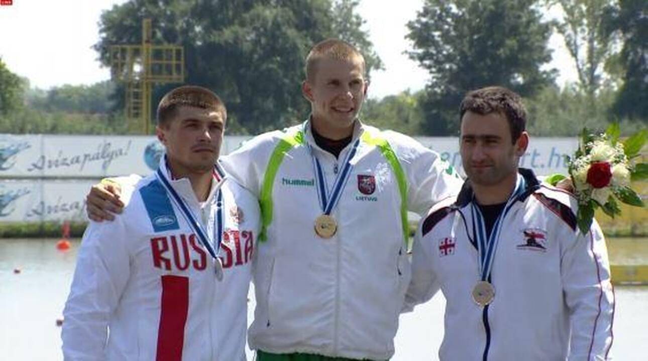 Henrikas Žustautas (viduryje)