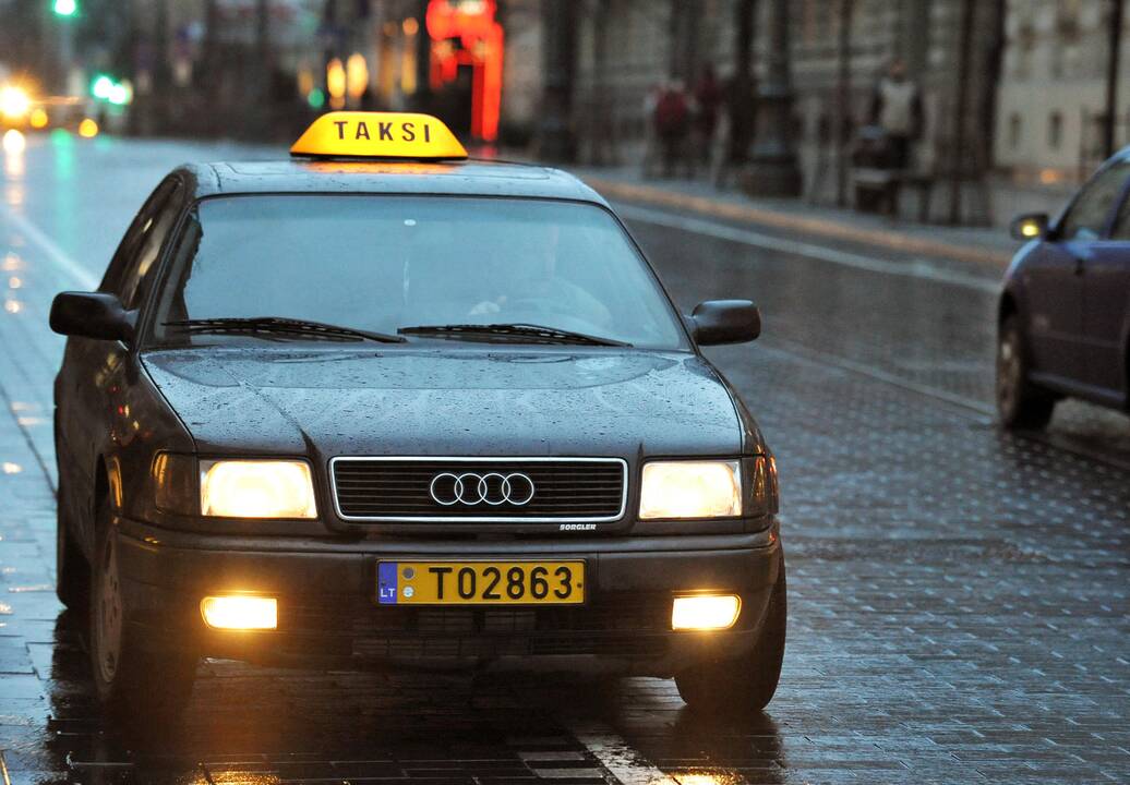 Nemokamas pasivažinėjimas taksi baigėsi policijoje