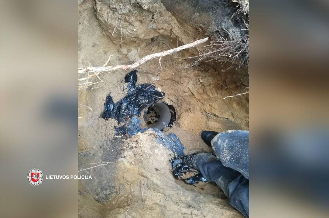 Operacija: aiškėja, kad tarp ginklų prekeivių figūruoja ir buvusio KGB veikėjo pavardė.