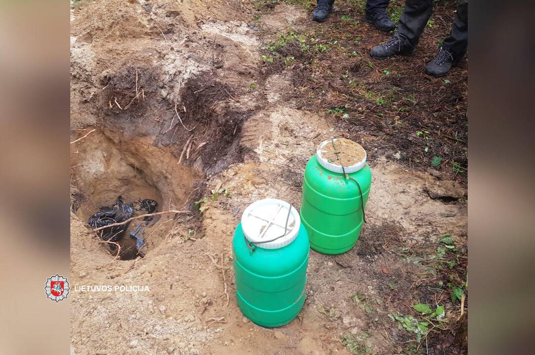 Operacija: aiškėja, kad tarp ginklų prekeivių figūruoja ir buvusio KGB veikėjo pavardė.
