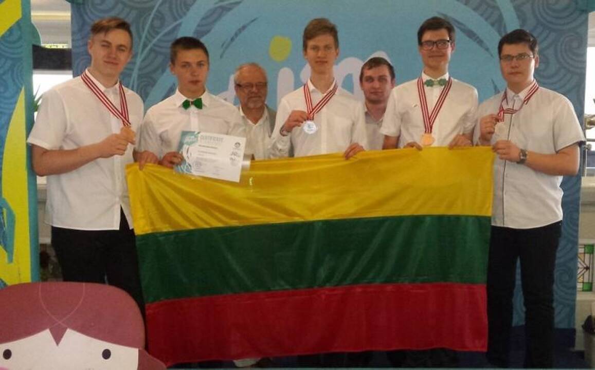 Iš tarptautinės fizikos olimpiados Indonezijoje – su keturiais medaliais