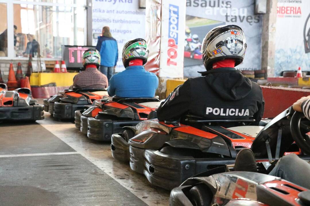 Kauno pareigūnų ir žurnalistų susitikimas kartodrome